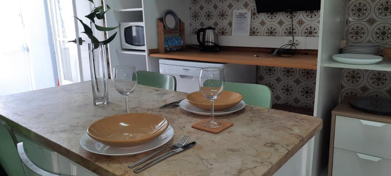Sunny Terrace Apt, Close To Downtown! 2 Bedroom Flat Lisboa Екстериор снимка